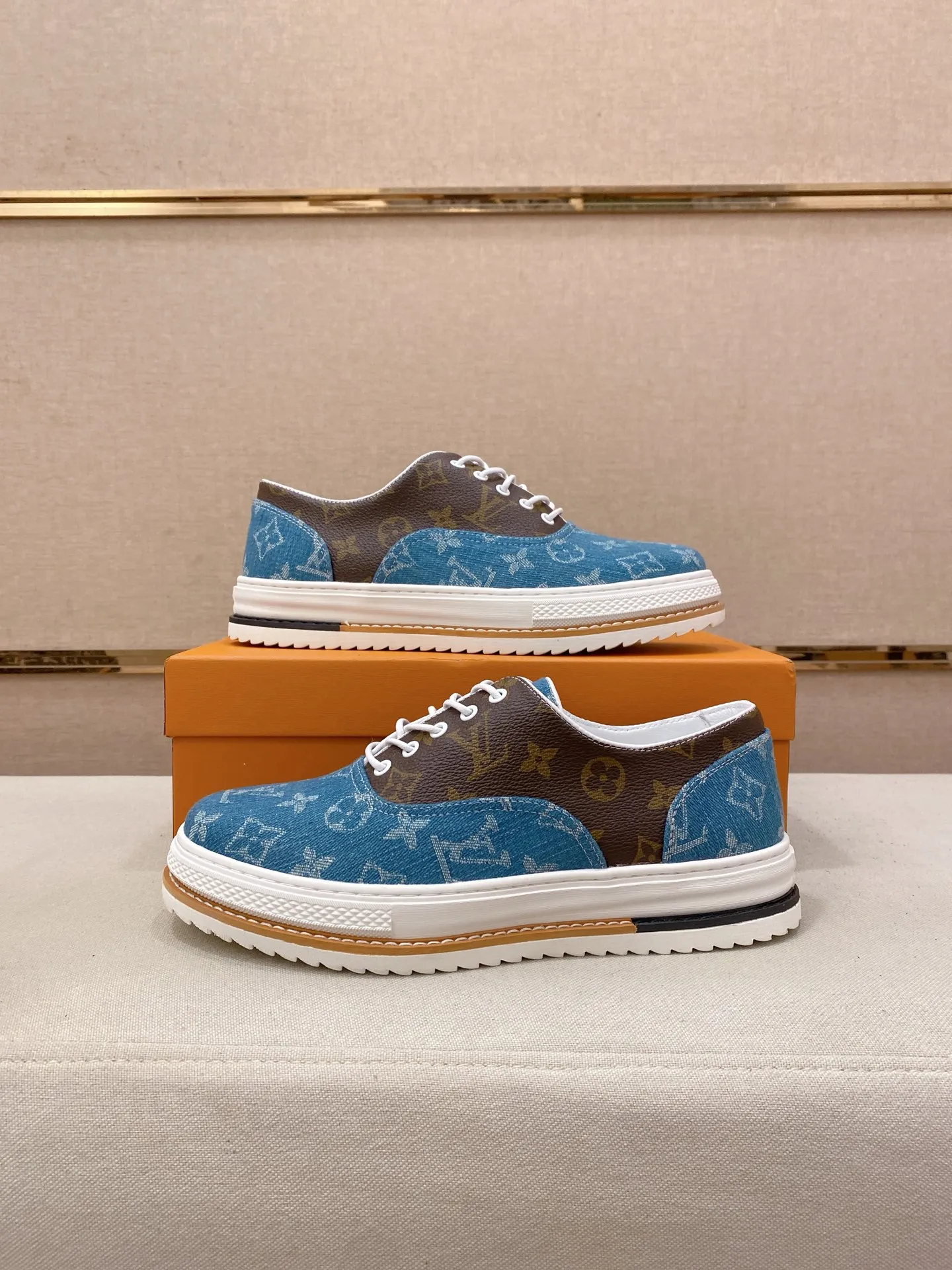 Men's shoes💰 420💰Louis Vuitton (Louis Vuitton/LV) top 🔍🔍 new models are on sale at the same time, the upper 🇮🇹 imported first-layer cowhide from Italy, fully imported sheepskin lining 💪💪, completely 1⃣️ to 1 ⃣️Re-engraved🇮🇹💪💪, ⚠Sole: The original sole is specially provided by the original factory, the exclusive movable molded sole is super comfortable, ⚠The original factory follows the order, 🔍🔍high quality, you can enter and exit the counter at will, welcome to compare⚠. Code number:38-44
